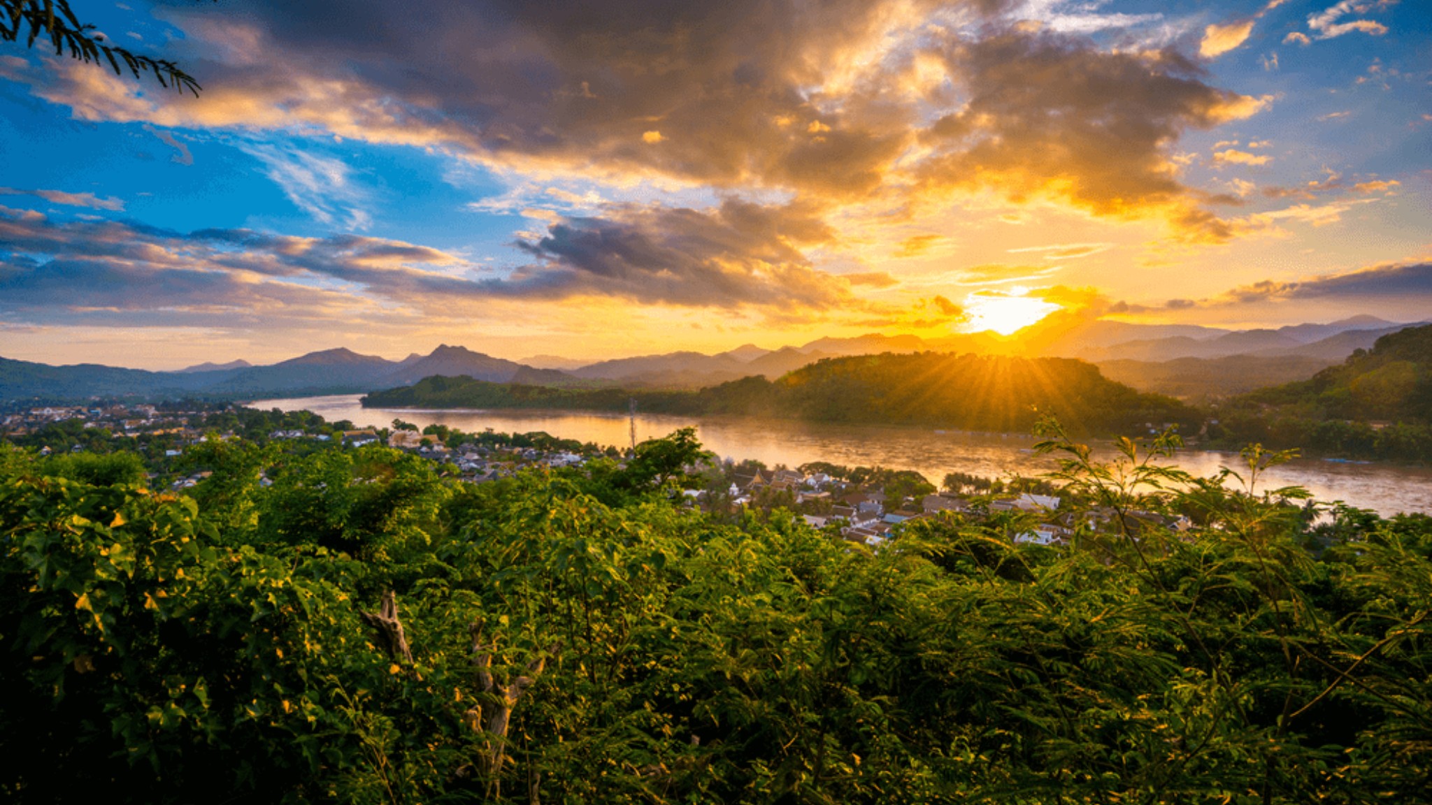 Day 4 Watching Sunset At Mount Phousi
