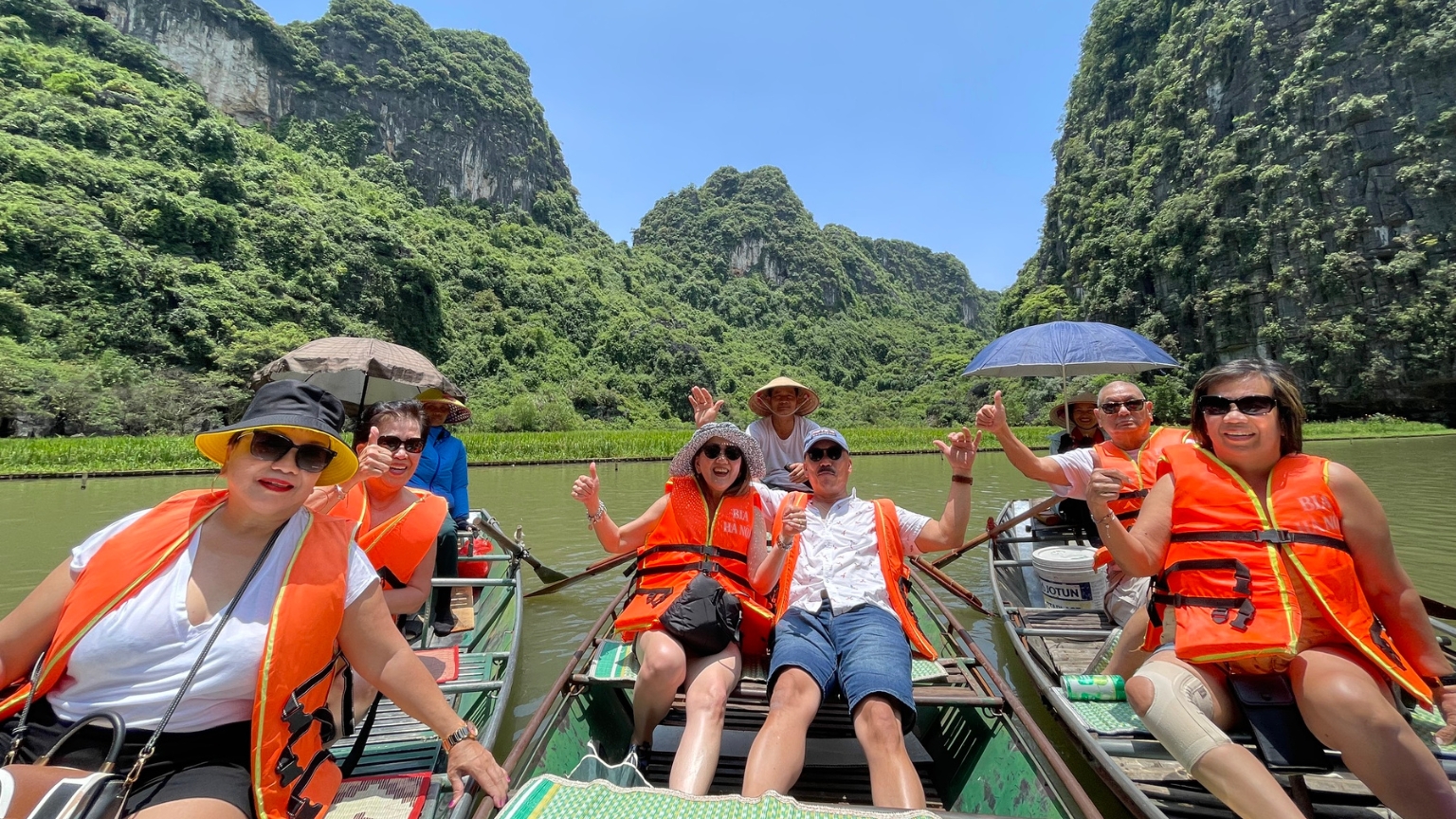 Boat ride through Ninh Binh&rsquo;s scenic waterways